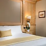 Cristallo Hotell 4*