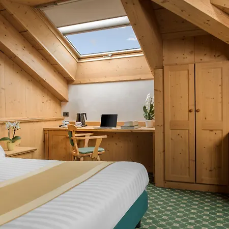 Hotel Cristallo 4*